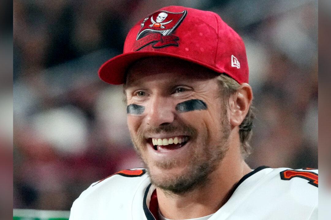 Bucs’ Gabbert, Brothers Rescue People in Tampa Chopper Crash