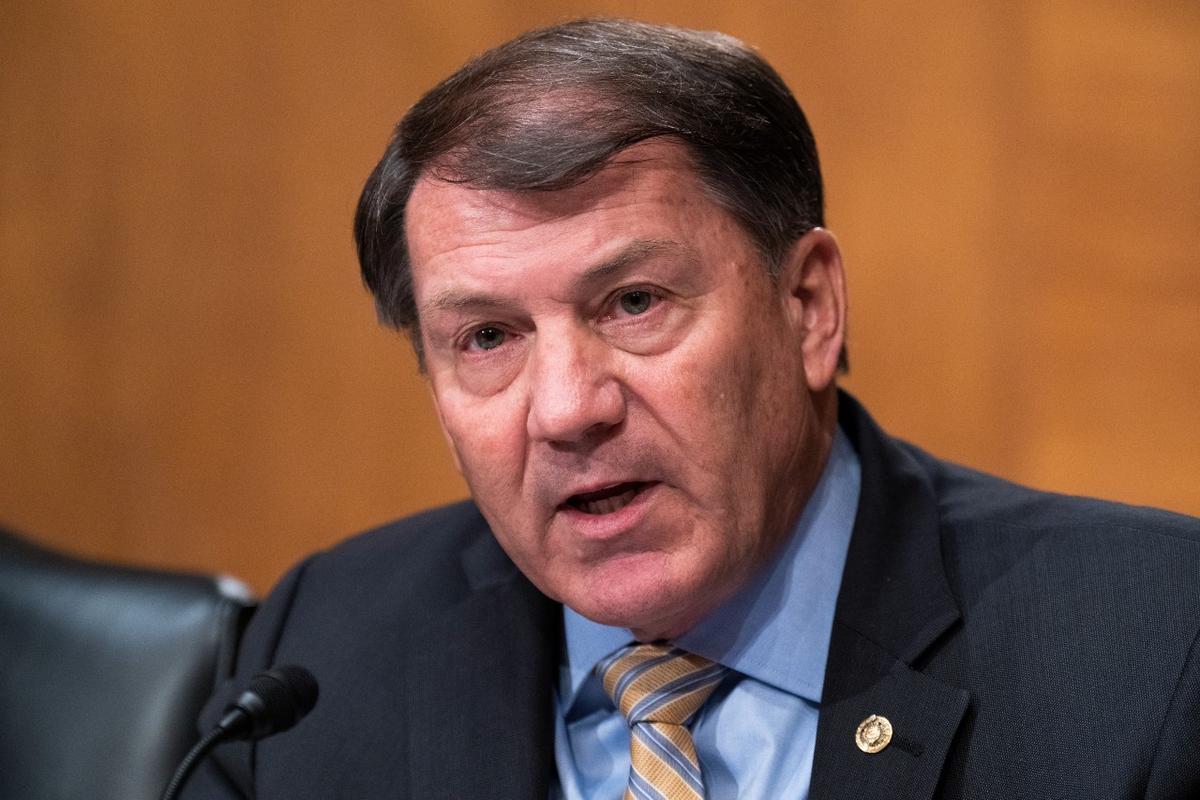 Bipartisan Lawmakers Introduce Bill to Ban China from Buying US Farmland