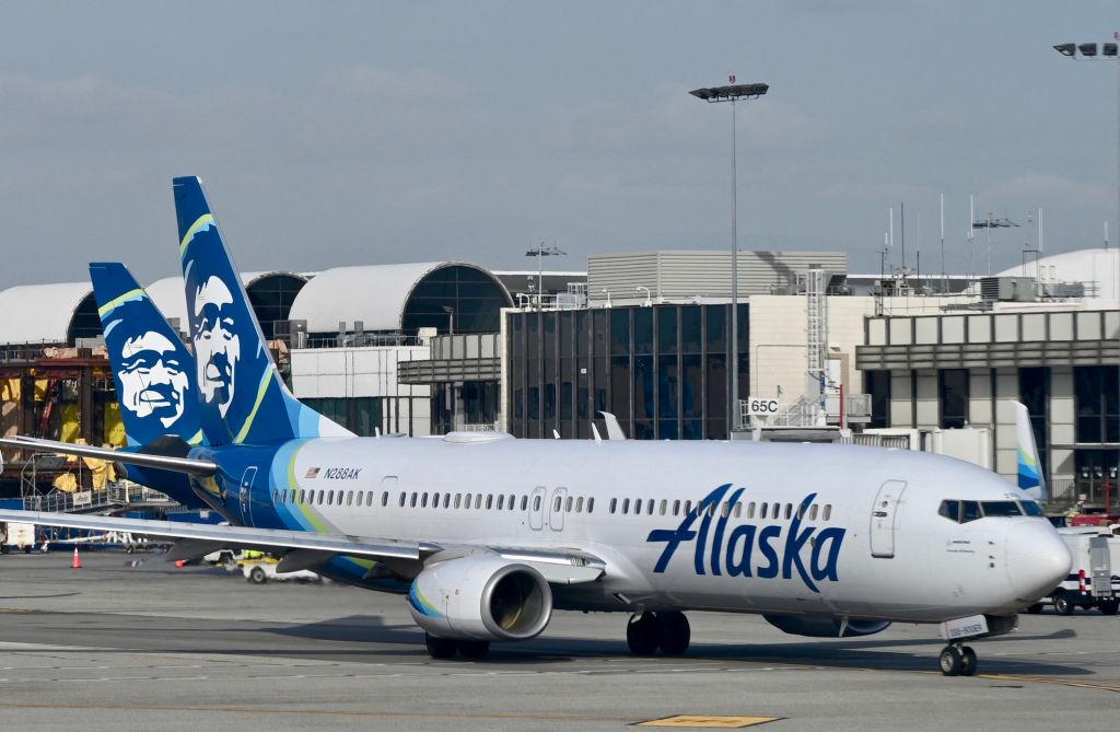 Passenger Arrested for Bomb Threat on Alaska Airlines Flight Claims Cartel Members Wanted to ‘Kill’ Him