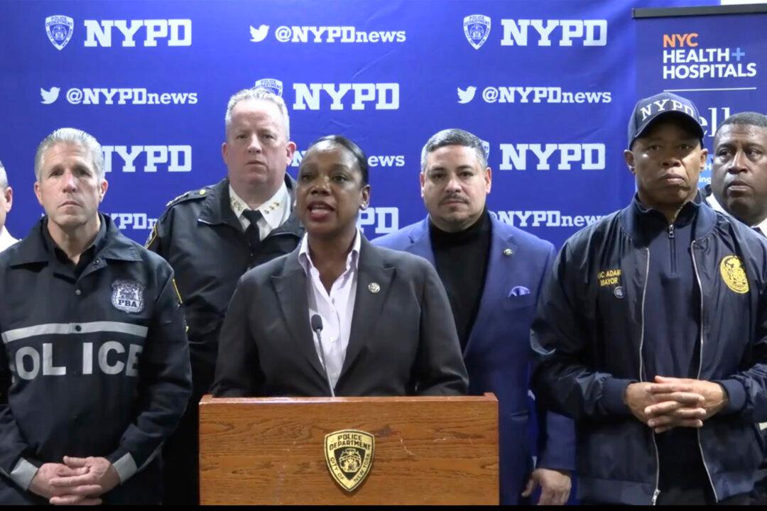 Machete Attack Near Times Square New Year’s Eve Celebration Leaves 2 NYPD Officers Injured, FBI Investigates