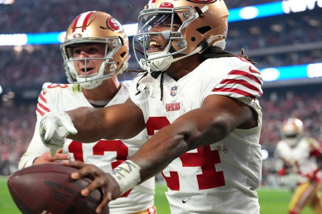 NFL Roundup: 49ers Clip Raiders in Overtime, Win 9th Straight