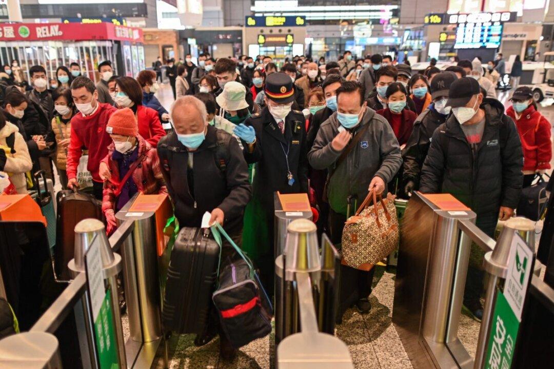Shanghai Overwhelmed by Record-High Daily Emergency Cases and Funeral Home Overloads