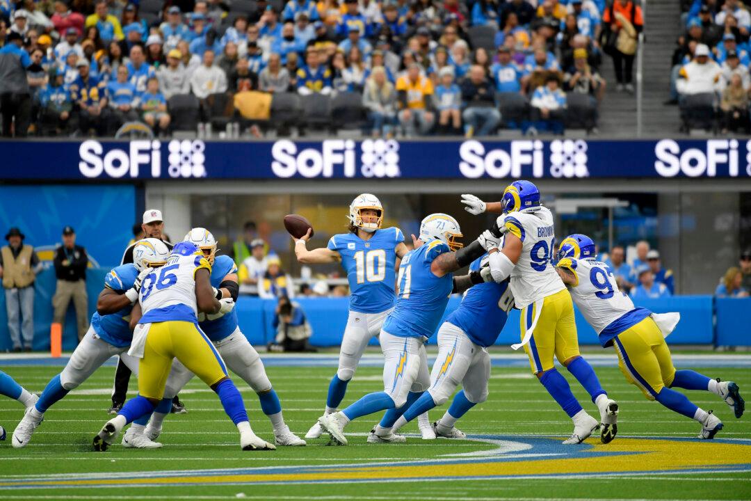 Chargers Win Battle for Los Angeles 31–10 Over Rams