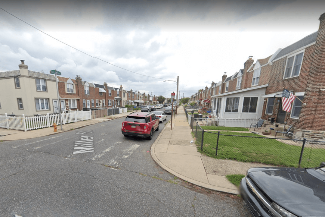 Suspected Gas Blast Levels 2 Homes, Hurts 5 in Philadelphia