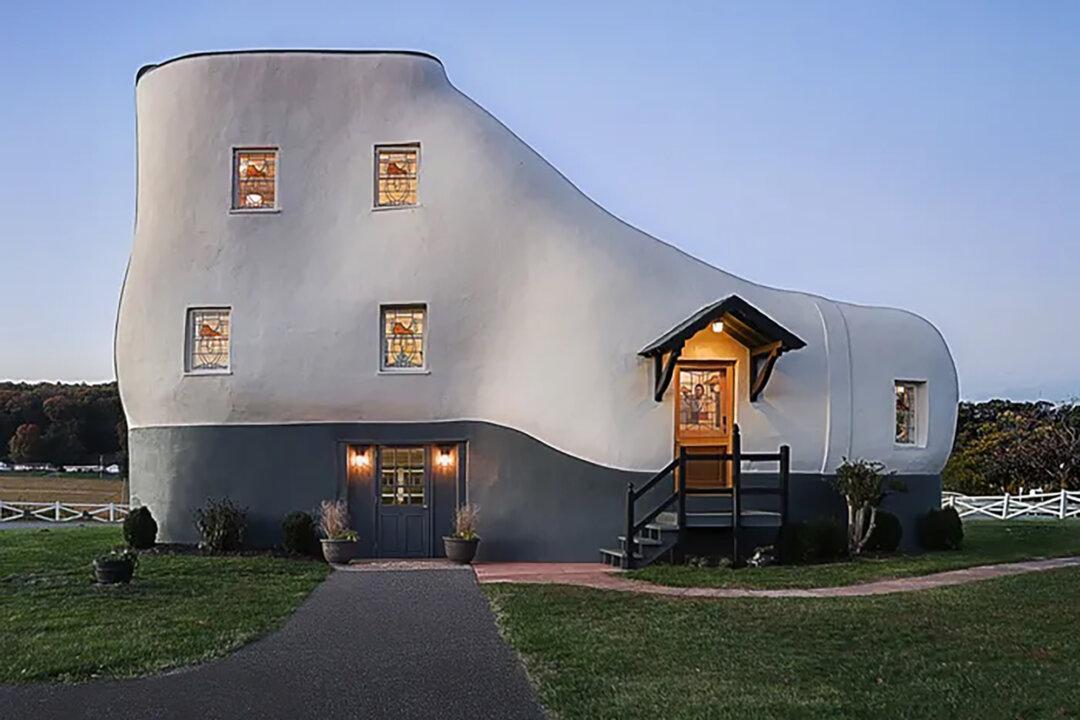 A Giant, 3-Bedroom Shoe Is One of Pennsylvania’s Hottest Rentals