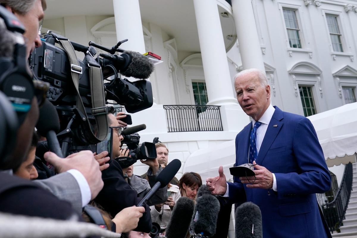 Biden Holds Rare Cabinet Meeting, Urges Secretaries to Speedily Implement New Laws