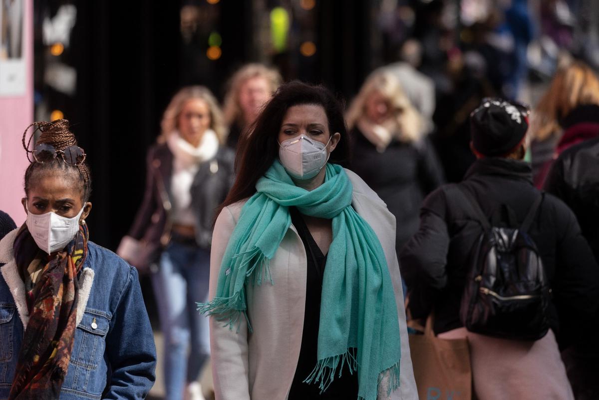 Wearing Masks When Ill ‘Not Compulsory,’ UK Government Says