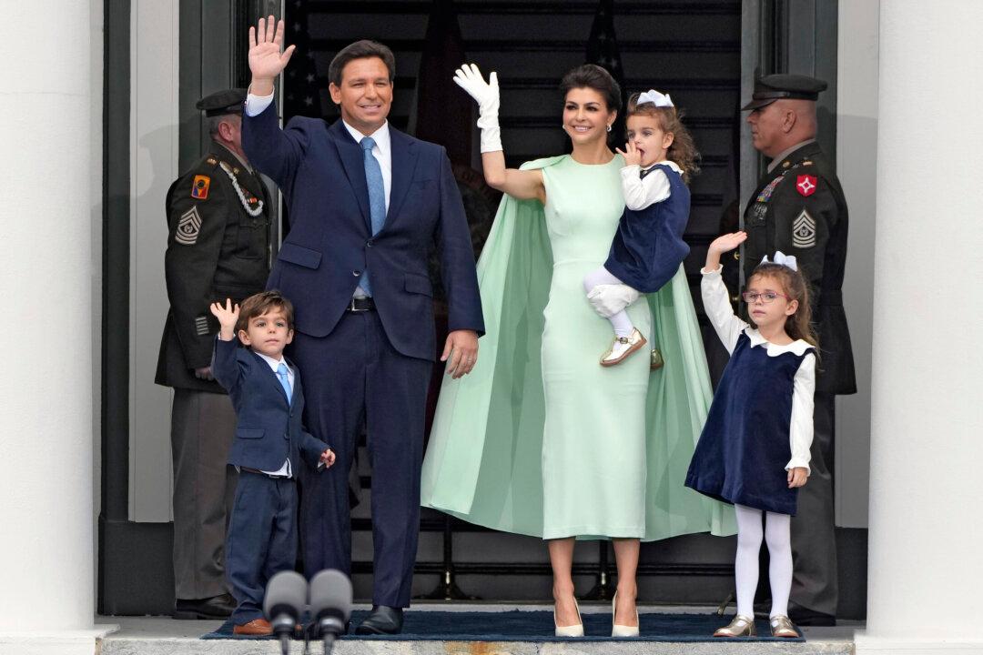DeSantis Gives State Employees Paid Family and Maternal Leave in Florida