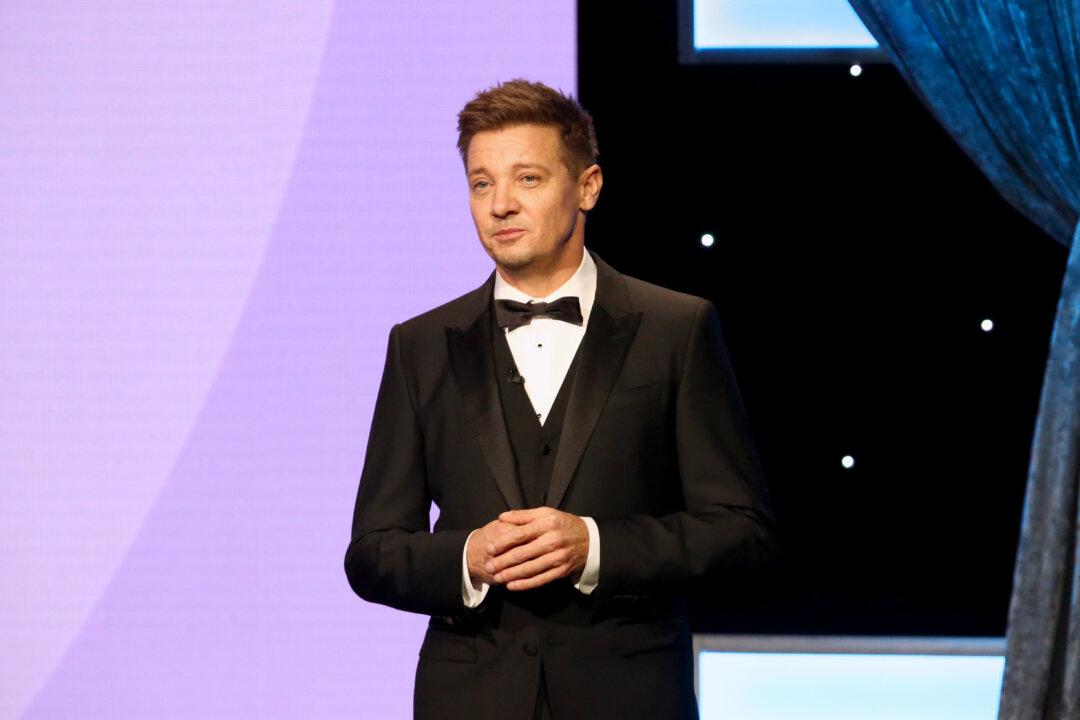 Jeremy Renner Shares Photo From Hospital Bed After Snowplow Accident