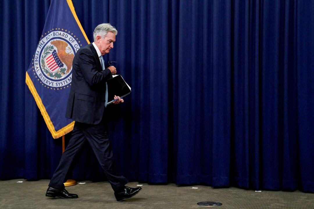 Fed Officials See Economic Slowdown and ‘Significant’ Inflation Risks: Minutes