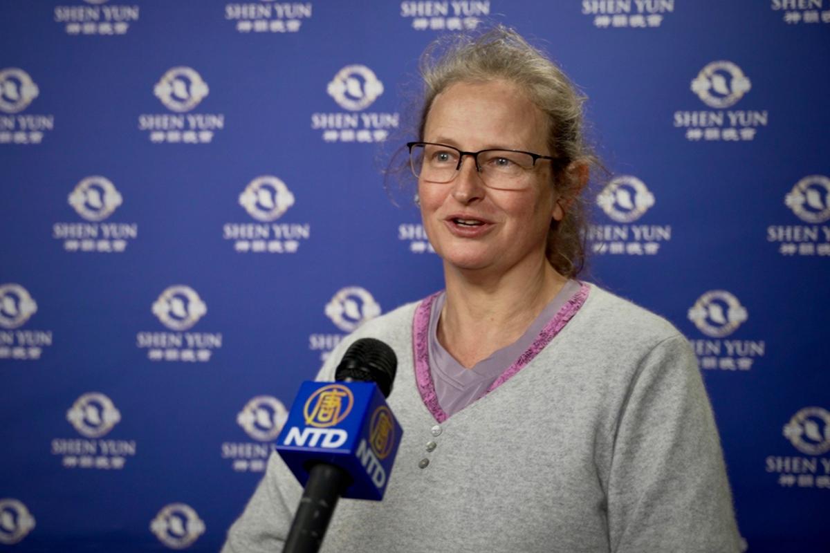 Shen Yun’s Energy, Color, and Dance Moves Delight UK Councilor