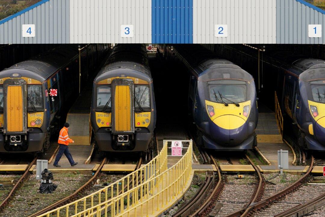 UK Unveils Anti-Strike Legislation Requiring ‘Minimum Safety Levels’ During Industrial Action