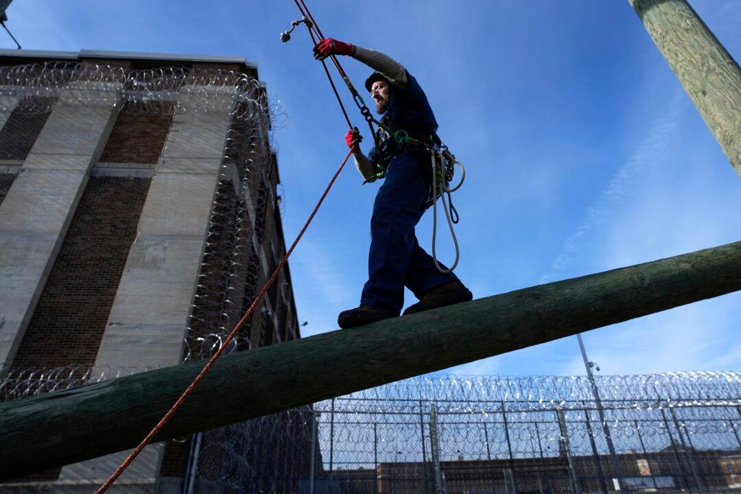 Michigan Program Trains Prisoners to Trim Around Power Lines