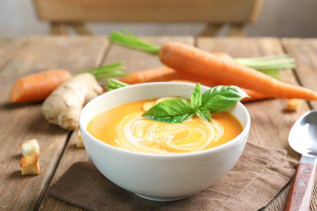 Clean and Detoxing: Carrot Ginger Soup (Recipe)