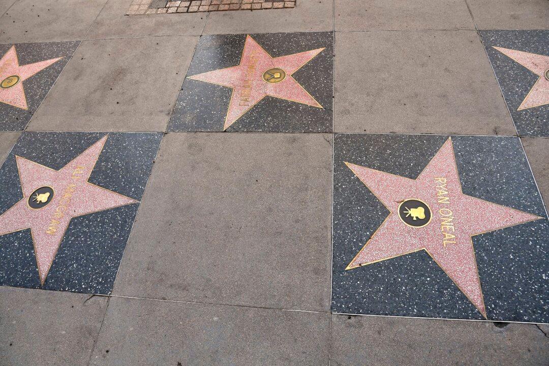 1 Killed, 2 Wounded in Shooting Near Hollywood Walk of Fame