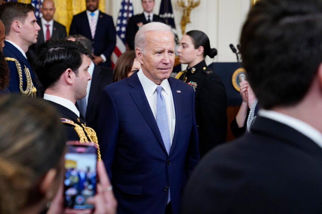 Biden Awards Medals on Jan. 6 to Capitol Police Officers, Poll Workers