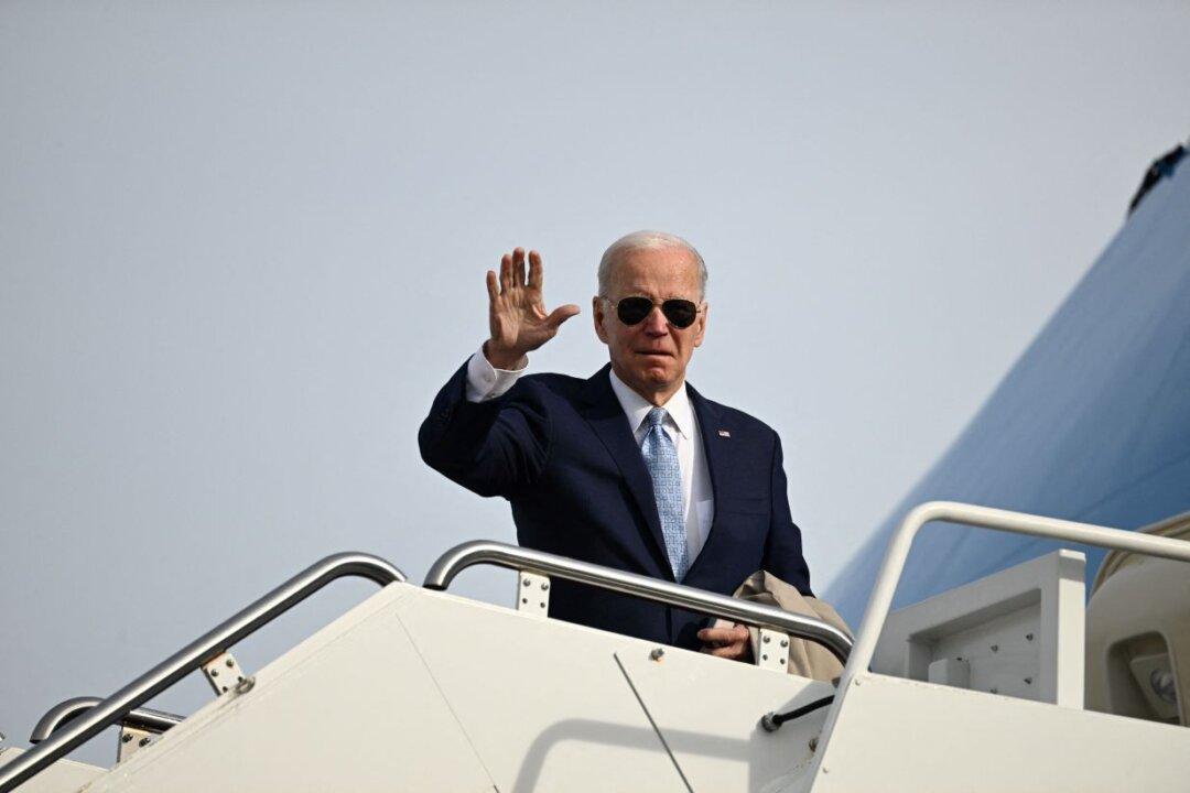 Biden Arrives at Border for First Time as President