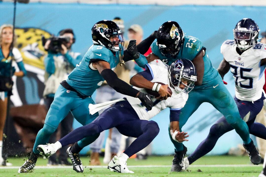 Jags Return Fumble for TD, Beat Titans for AFC South Title
