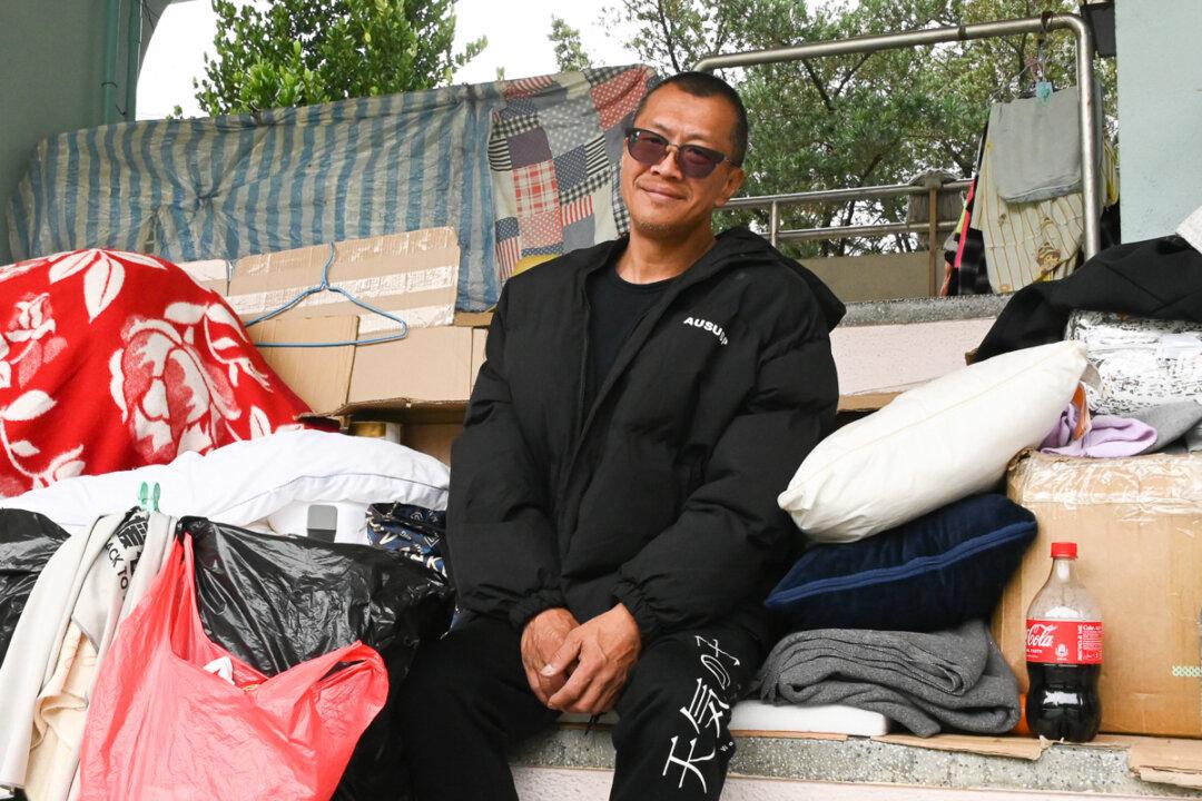 Unemployed, Homeless Man Suffers Stroke After COVID-19 Vaccination, Risk Another Jab for Work
