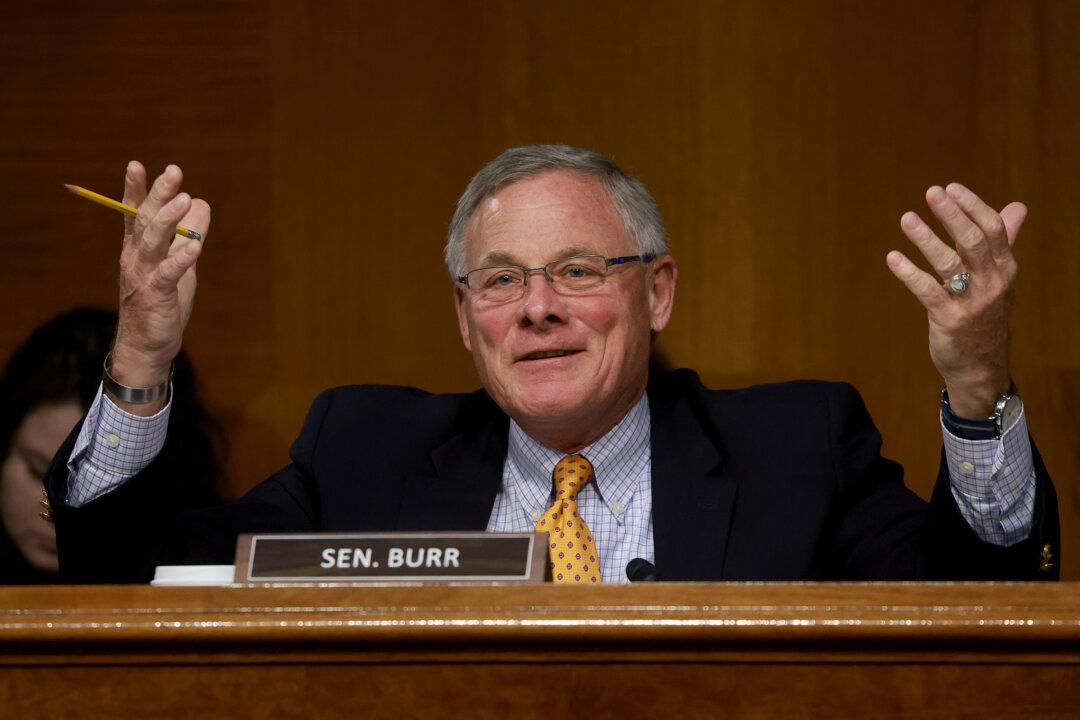 SEC Ends Insider Trading Probe of Former Sen. Richard Burr With No Action