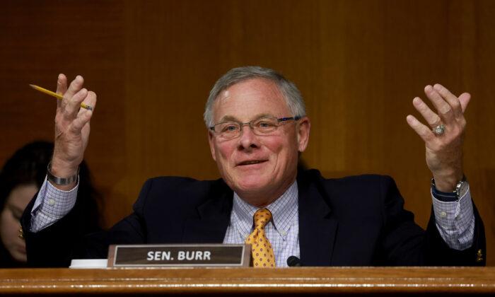 SEC Ends Insider Trading Probe of Former Sen. Richard Burr With No Action