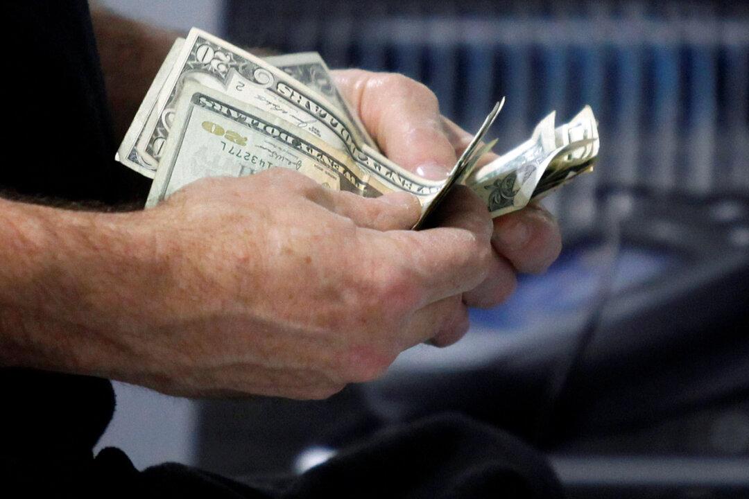 Los Angeles Inches Closer to Banning Cashless Retail Businesses