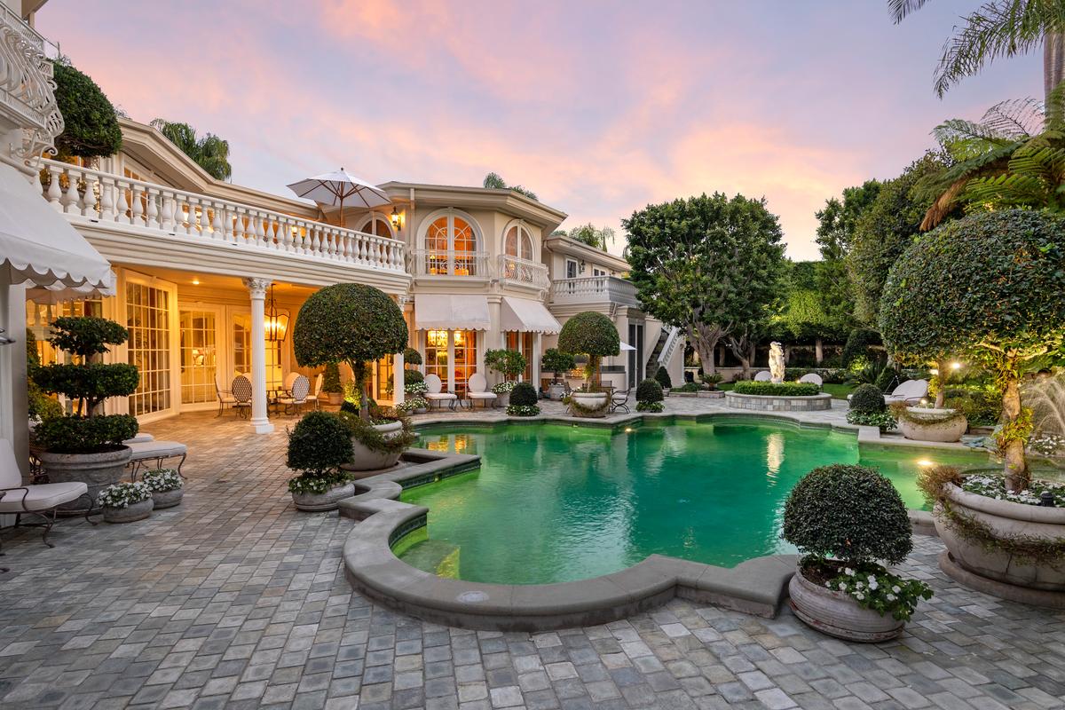 A Grand Beverly Hills Manor