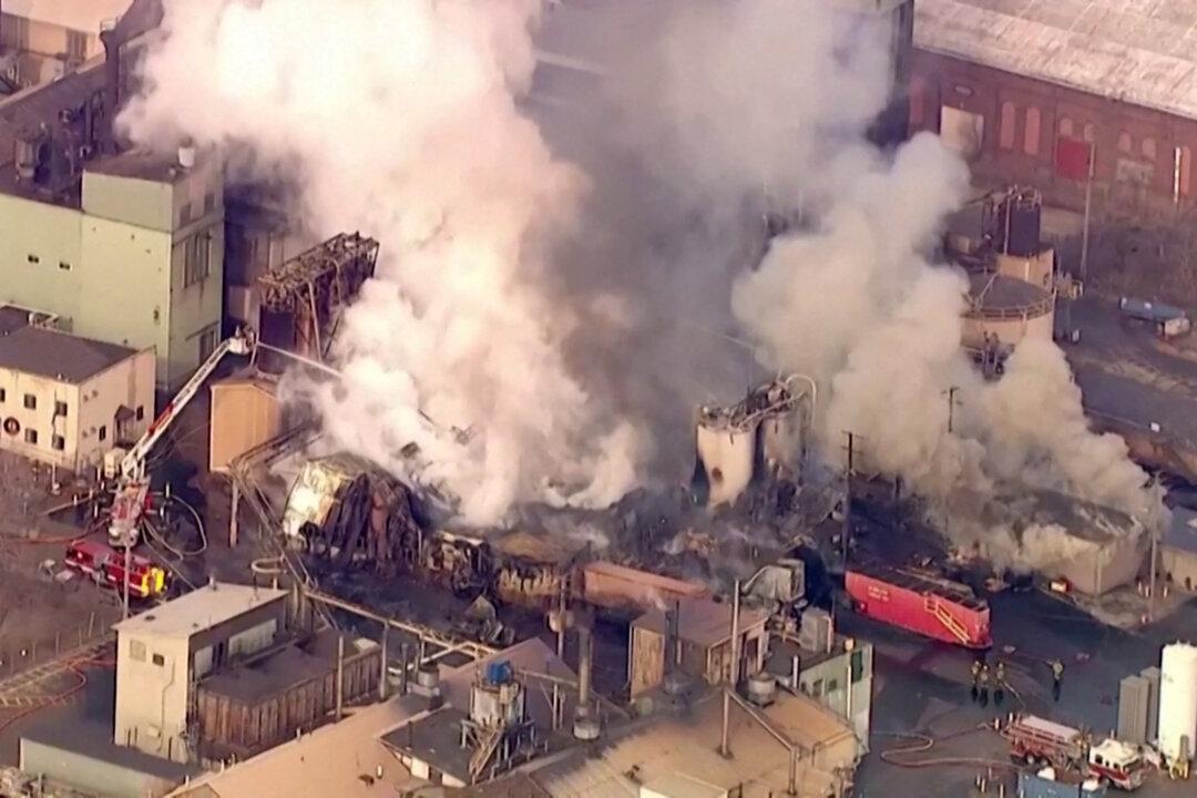 Fire Rages at Illinois Chemical Plant, Residents Ordered to Shelter