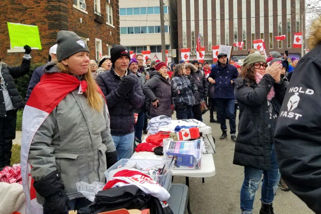 Peterson Supporters Rally Outside College of Psychologists to Call for Free Speech