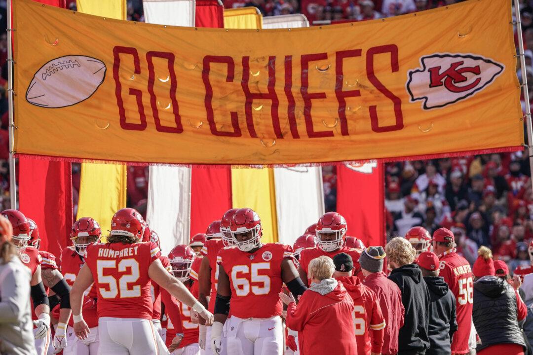 Kansas Lawmakers Take Pivotal Step to Lure Chiefs, Royals From Missouri