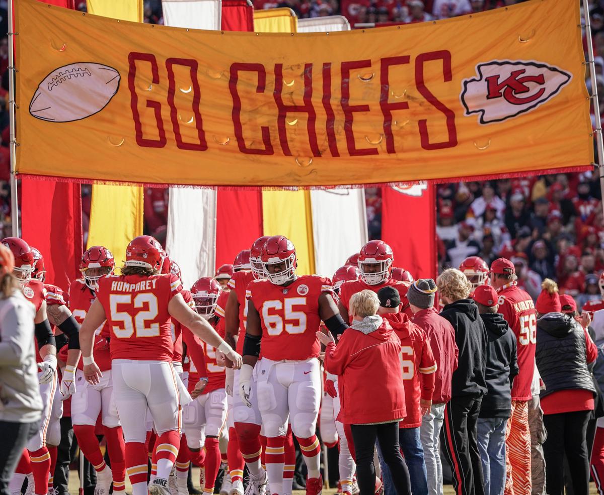Kansas Lawmakers Take Pivotal Step to Lure Chiefs, Royals From Missouri