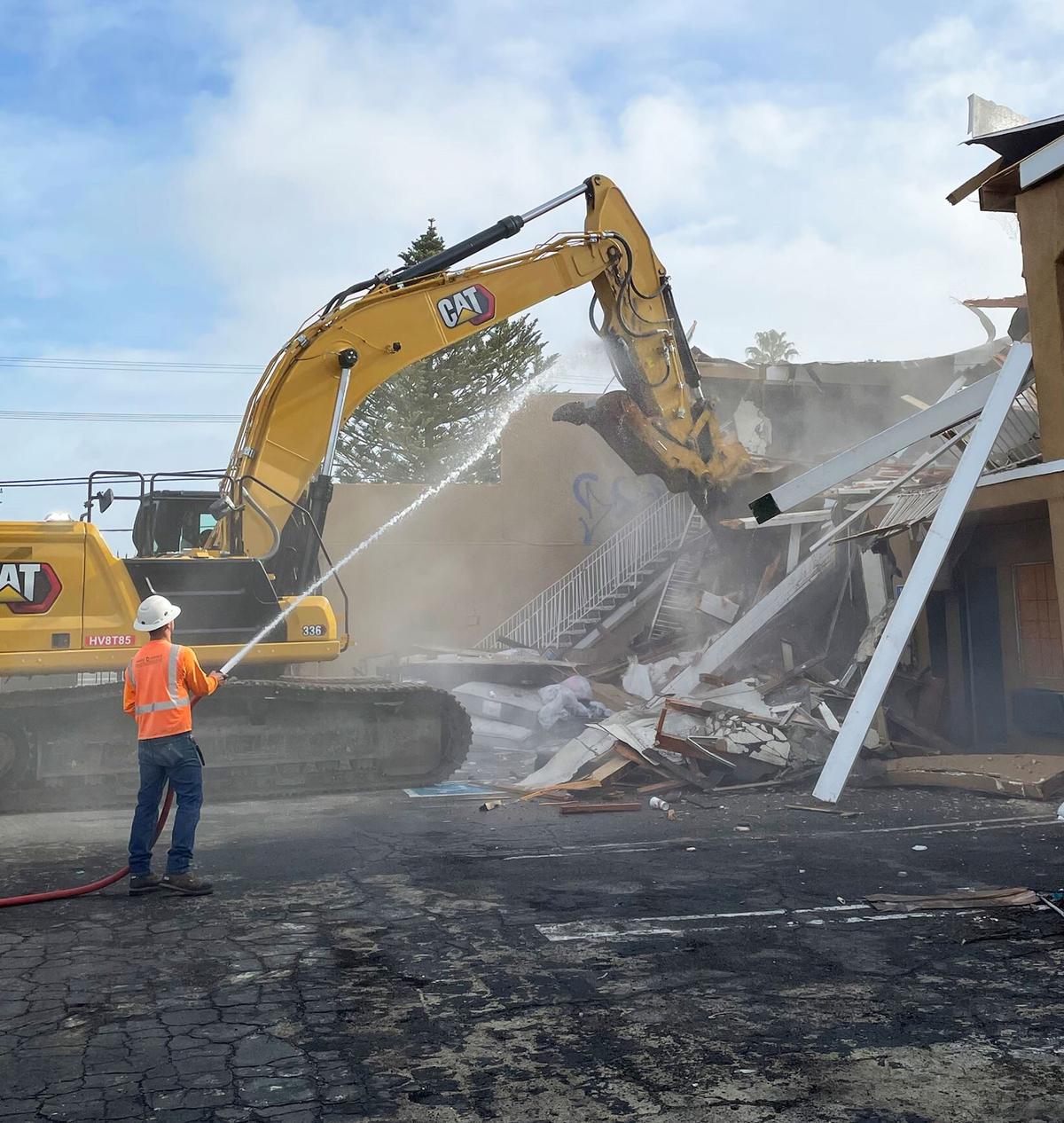Anaheim Demolishes Motel to Clean up Beach Boulevard