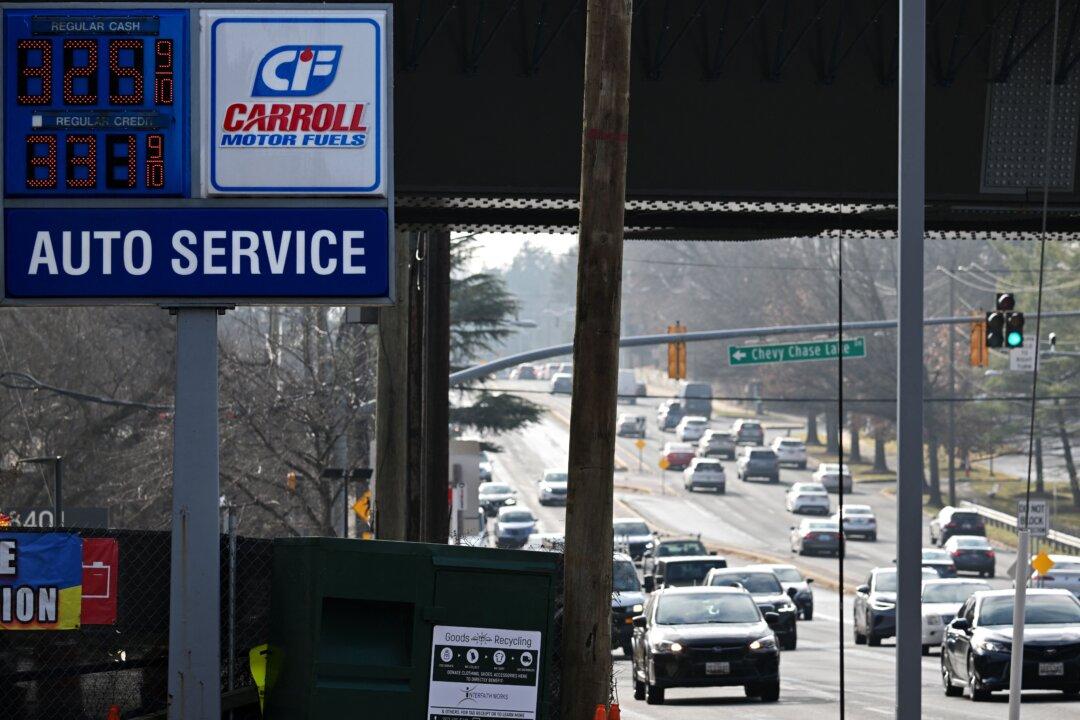 Inflation Accelerates as US Service Activity Expands for 1st Time in 8 Months: S&P Global