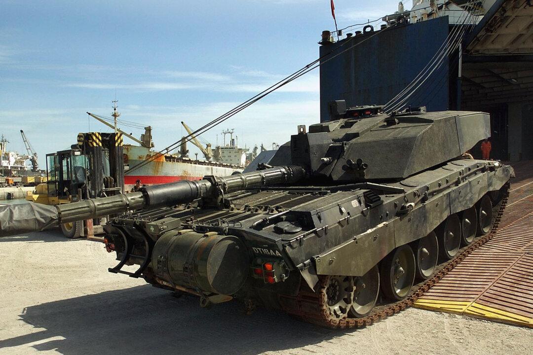 UK to Send Challenger 2 Main Battle Tanks to Ukraine, PM Sunak Confirms
