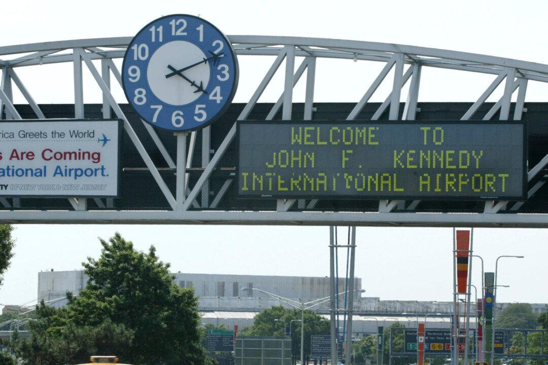 Officials Investigate Averted Plane Crash at New York Airport