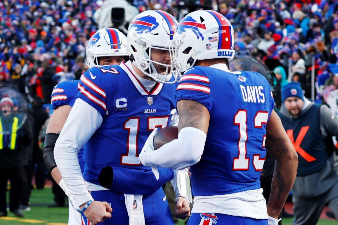 Bills Hang on for 34–31 Wild-Card Win Over Dolphins