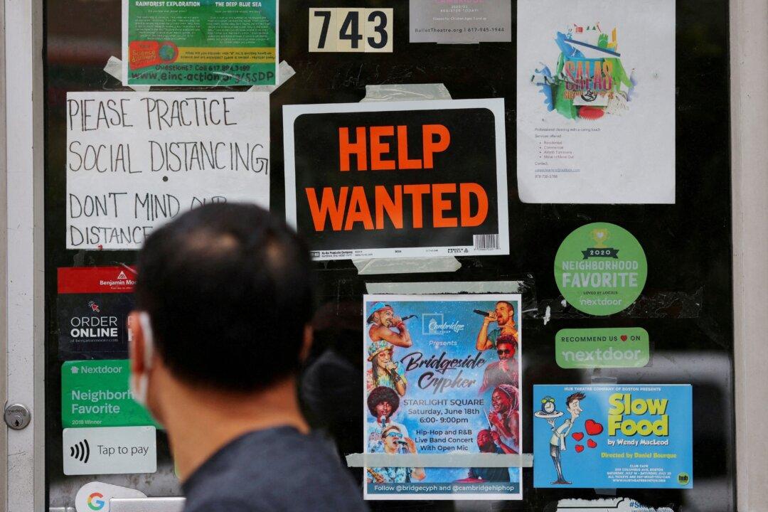 Global Jobs Growth Will Halve in Challenging 2023: ILO