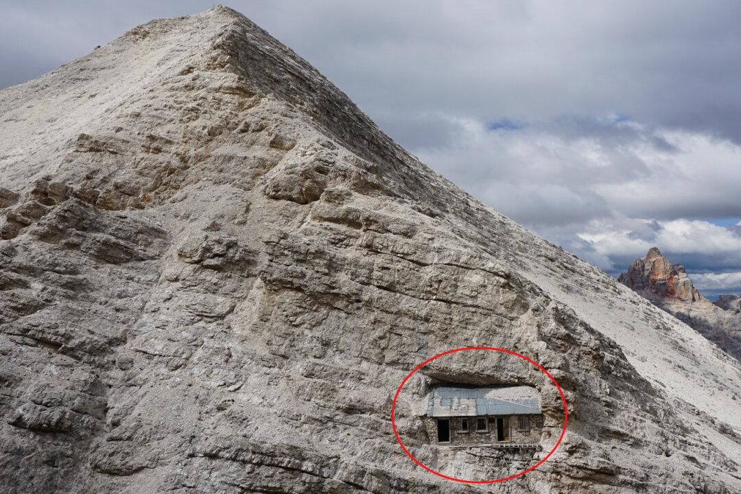 The Loneliest Refuge: WWI Alpine Shelter Embedded in Sheer Rock Face of Italy’s Dolomites