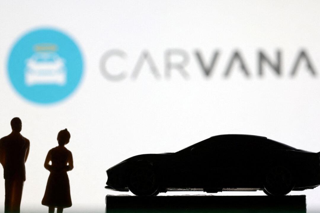 Carvana Adopts ‘Poison Pill,’ Sells $4 Billion of Auto Loans