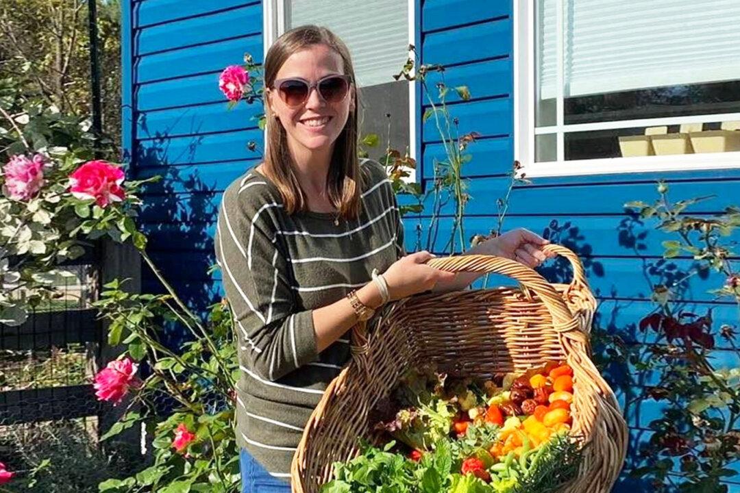 Mom Saves $1,500 a Year by Eating Home-Grown Food, Doesn’t Need to Buy Fresh Produce for Half the Year