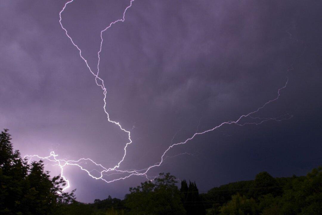 Scientists Guide Lightning Strikes Using Lasers for 1st Time