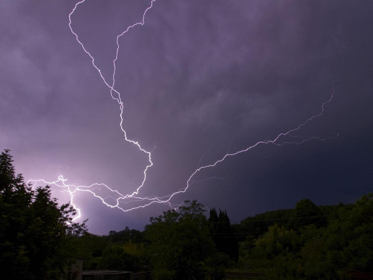 Scientists Guide Lightning Strikes Using Lasers for 1st Time