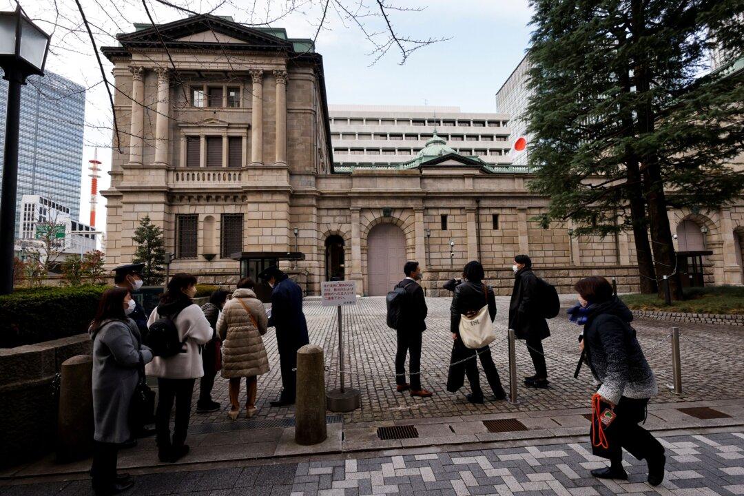 BOJ Defies Market Bets for Policy Tweaks, Yen Tumbles