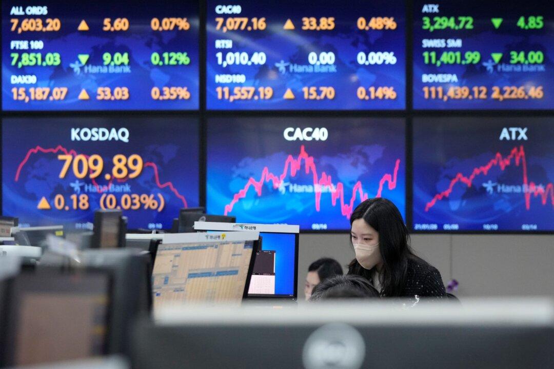 World Shares Mixed, Yen Falls After BOJ Keeps Policy Intact