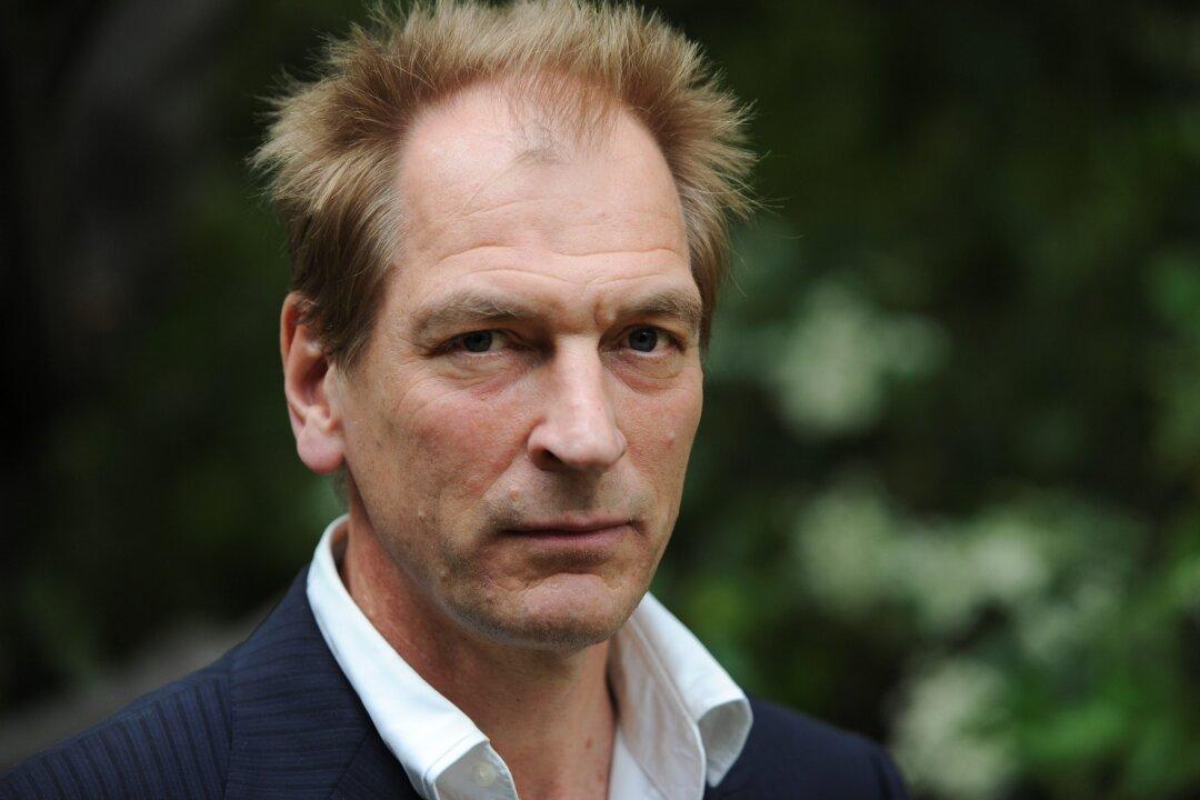 Searchers Seek 2nd Hiker in Area Where Julian Sands Missing