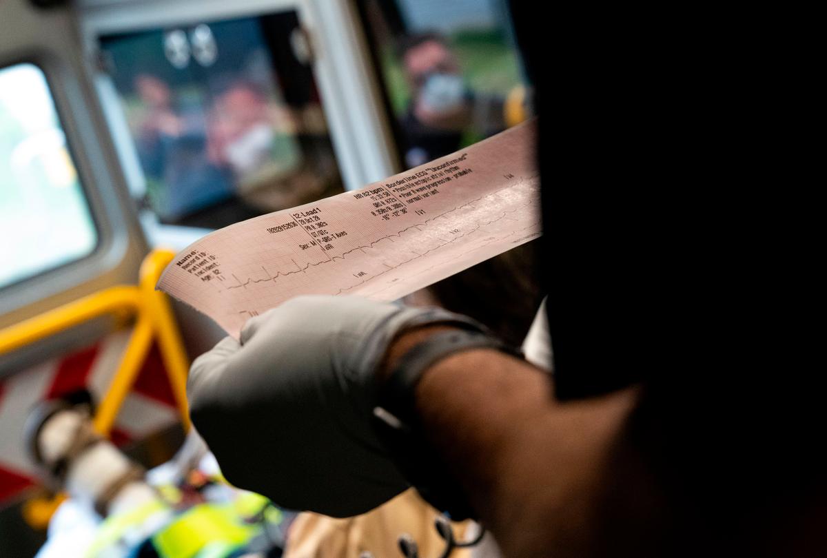 FAA Change to Heart-Test Limit Triggers Worries Over Pilot Health, Public Safety