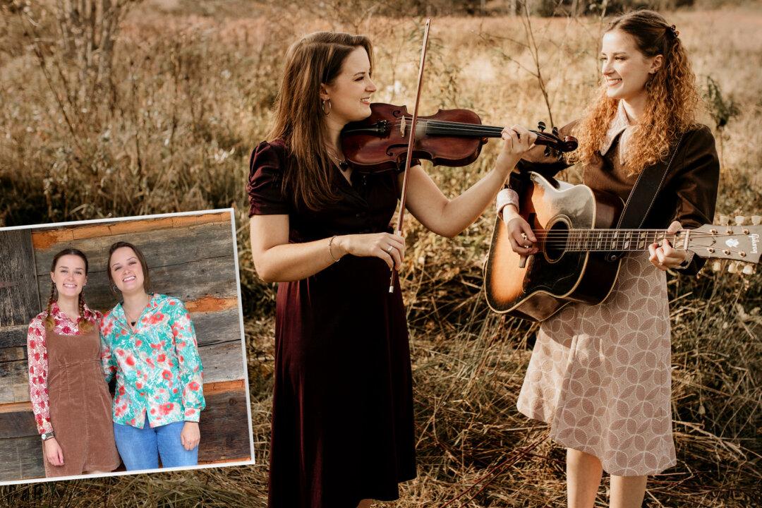 Twin Sisters Say Modern Clothing Is Just ‘Sacks With Head and Arm Holes,’ and Share Why They Prefer Older Clothes