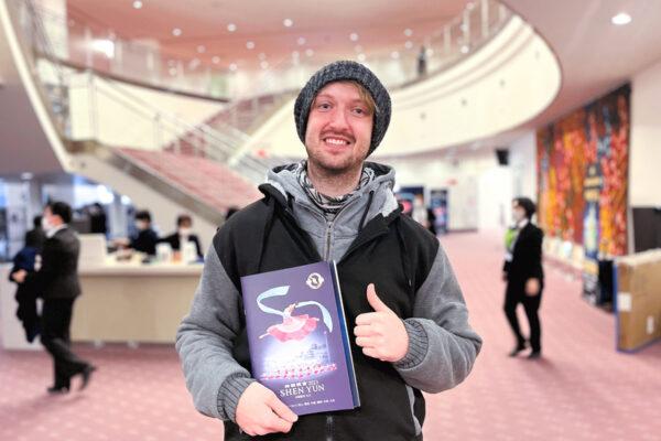Mr. Alexander Kiwitz, a German stage designer, attends Shen Yun Performing Arts at the Kawaguchi Comprehensive Cultural Center Lilia in Kawaguchi, Japan, on Jan. 19, 2023. (Fujino Takeshi/The Epoch Times)