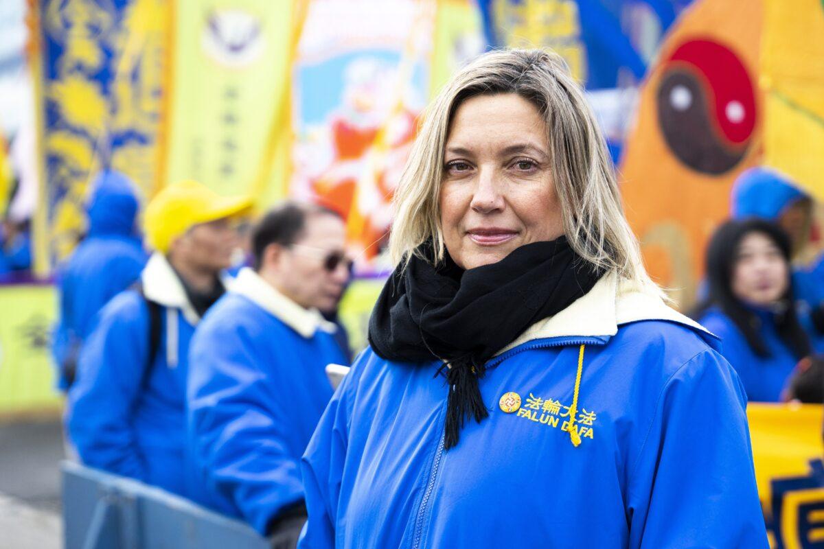 Falun Gong practitioner Yulia Nova participates in the 2023 Chinese New Year parade in Flushing, N.Y., on Jan. 21, 2023. (Chung I Ho/The Epoch Times)