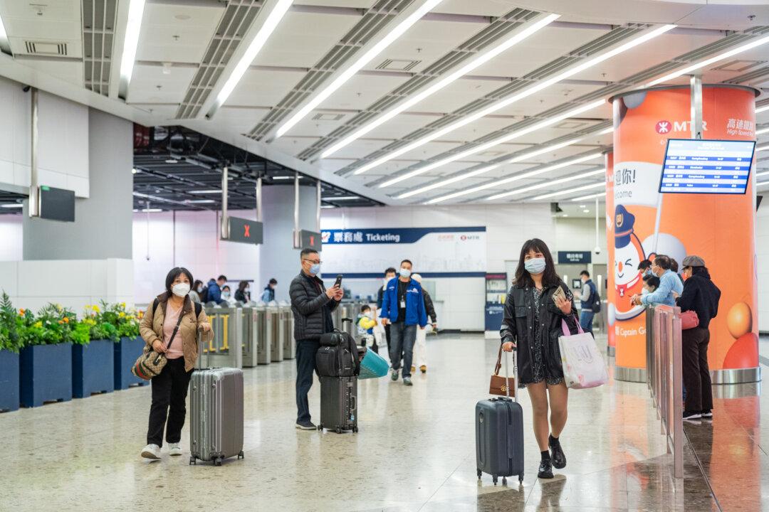 Hong Kong to Scrap Quarantine Rules, Daily Entrants From China Increase